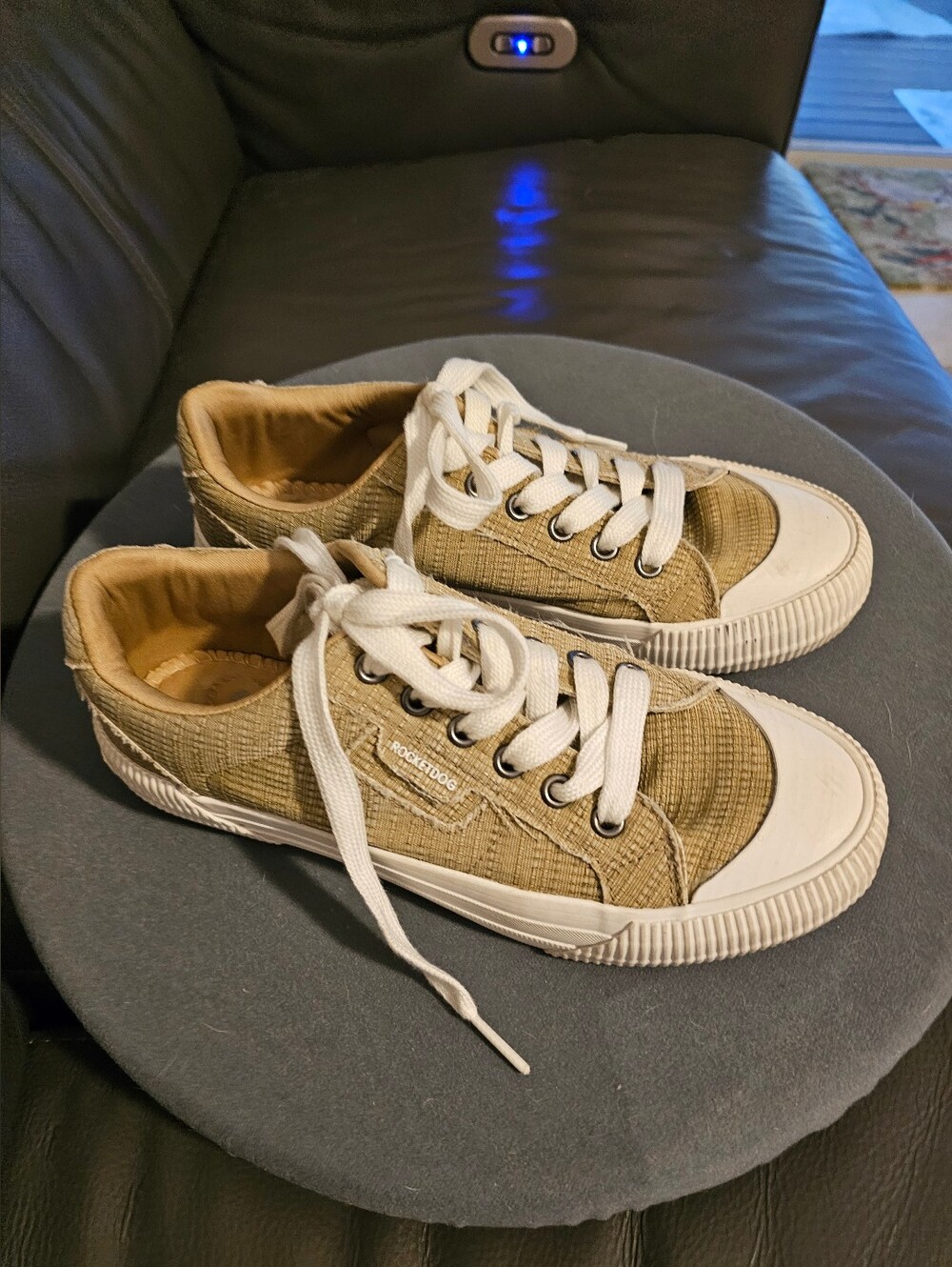 Rocket Dog Jazzin Sneakers Womens Size 7 Tan Woven Low Top Canvas Shoes Boho L
